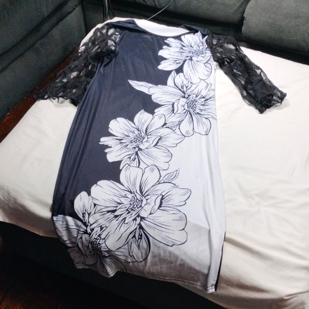 Denater Womens Floral Dress with Lace Sleeves Size Large